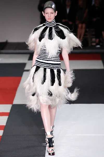 Look 25